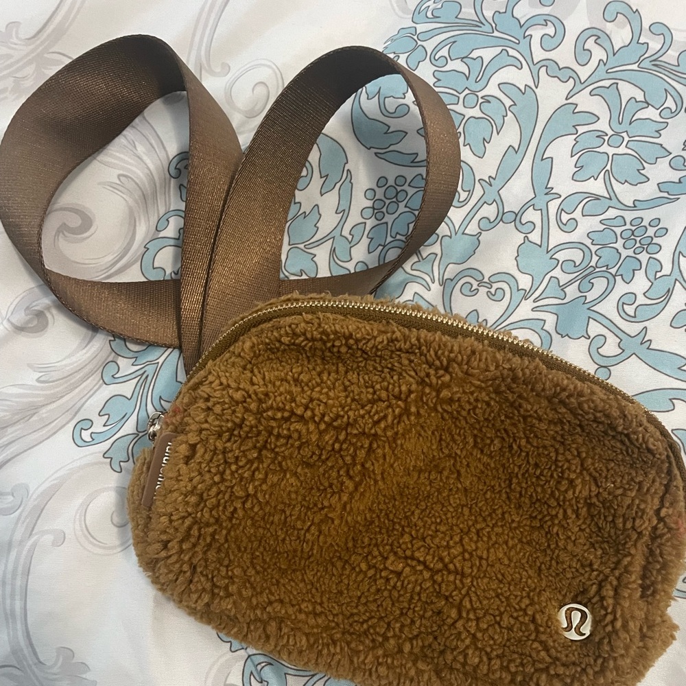 Lululemon Fleece Belt Bag (bigger size)